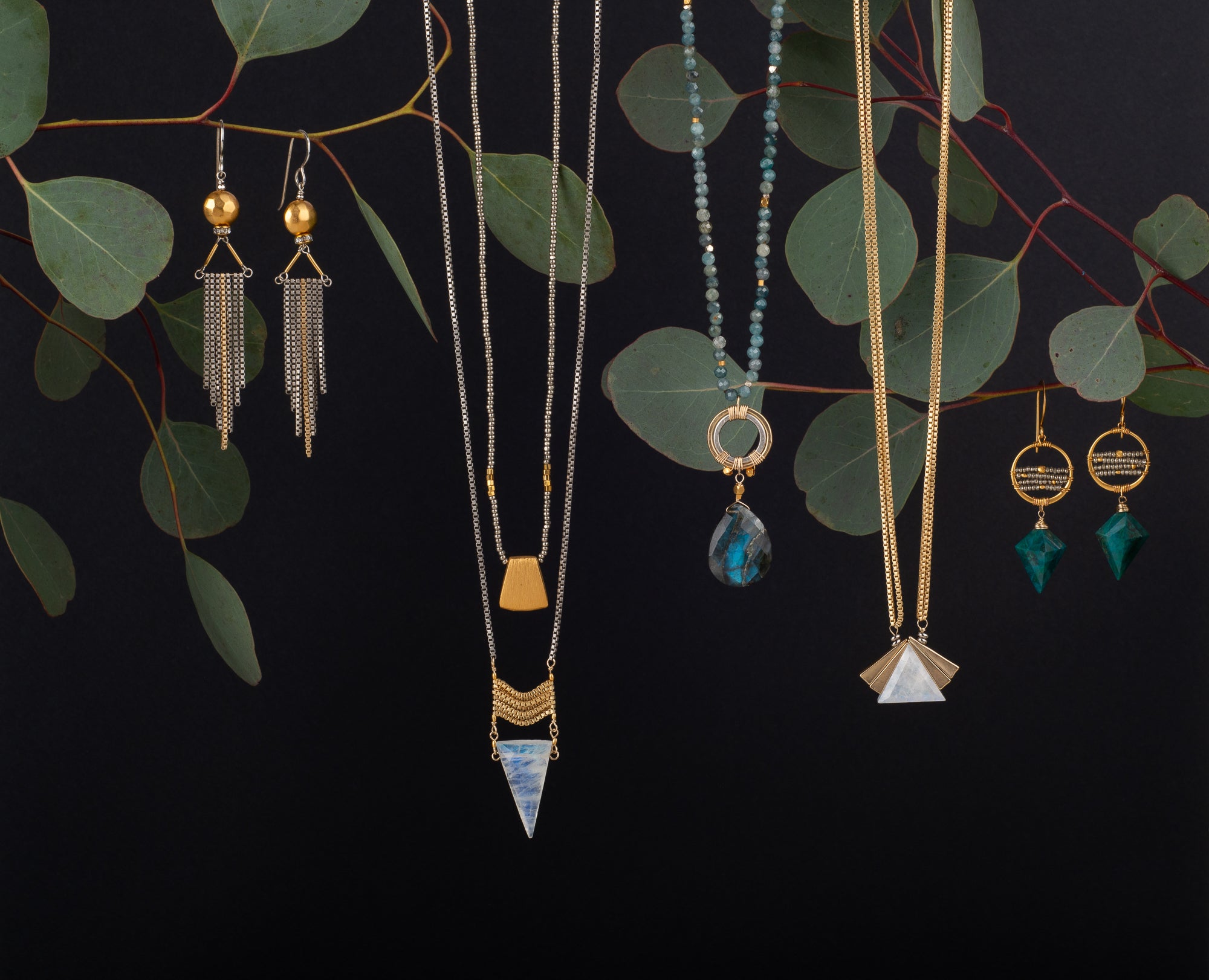 Magnetic necklace